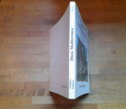 LE BASI SCIENTIFICHE DELLA DIETA MEDITERRANEA. NUTRIZIONE E SALUTE. ELISABETTA AGRADI. VERDUCI EDITORE.1° EDIZONE 1988.