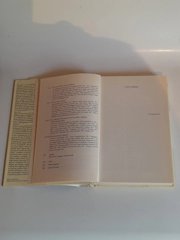 I NUOVI ITALIANI. LIVIA TURCO CON PAOLA TAVELLA. MONDADORI EDITORE. COLLANA: FRECCE. 2° EDIZIONE LUGLIO 2005.