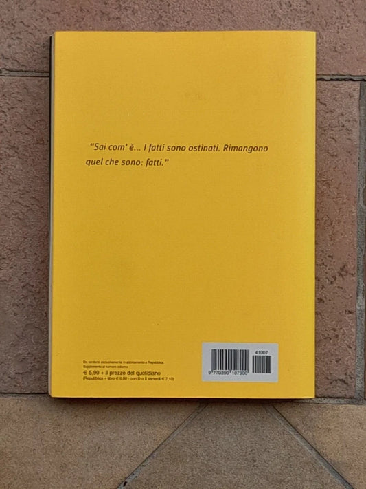 PERRY MASON E LA TESTIMONE GUERCIA. ERLE STANLEY  GARDNER. EDIZIONE SPECIALE LA BIBLIOTECA DI REPUBBLICA, SU LICENZA ARNOLDO MONDADORI, 2004. COLLANA: LE STRADE DEL GIALLO 21.