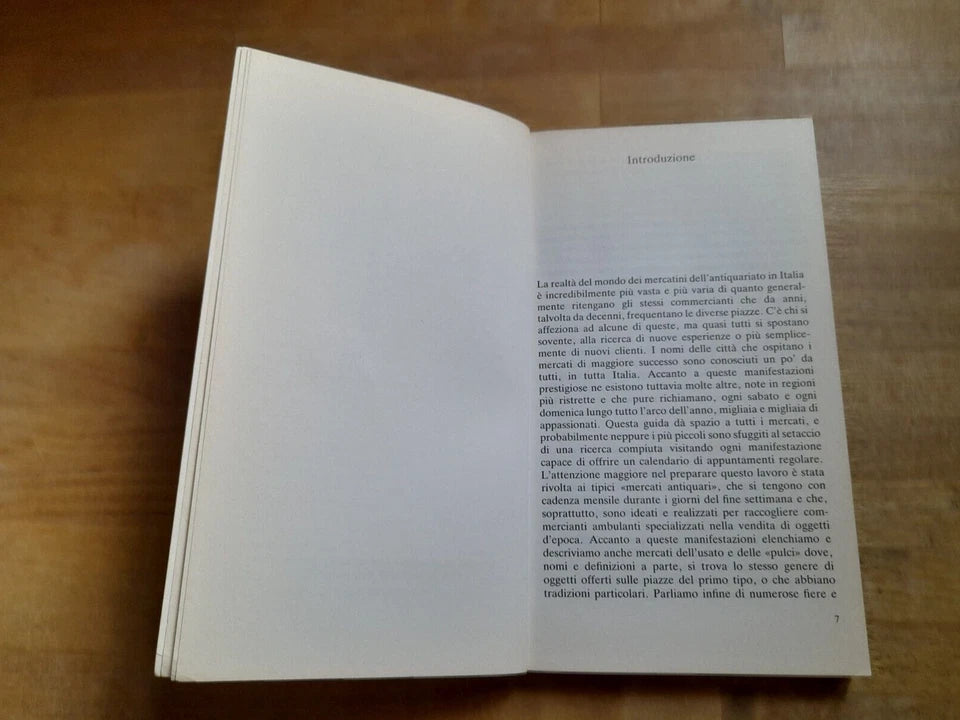 GUIDA AI MERCATINI ANTIQUARI IN ITALIA. ANDREA DONATI. MONDADORI EDITORE. COLLANA: OSCAR MANUALI MONDADORI 224. 2° RISTAMPA GENNAIO 1989.
