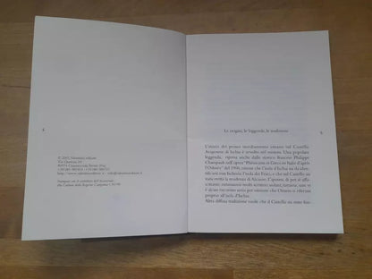 STORIE E LEGGENDE DEL CASTELLO ARAGONESE CON GUIDA STORICA RAGIONATA.  GIOVANNI DI MEGLIO. VALENTINO EDITORE. COLLANA: IL TIRSO 1. RISTAMPA 2001.