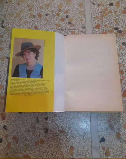 LA CITTA' DELLE BESTIE. ISABEL ALLENDE. FELTRINELLI EDITORE. COLLANA: "FUORI COLLANA". 1° EDIZIONE 2002.