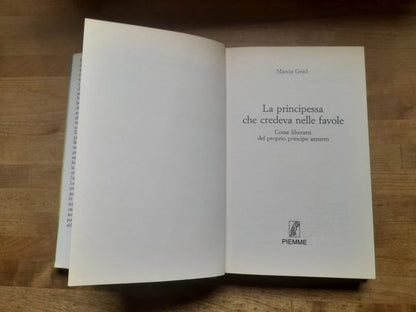 LA  PRINCIPESSA CHE CREDEVA NELLE FAVOLE. MARCIA GRAD. EDIZIONI PIEMME. IV EDIZIONE, 2000.