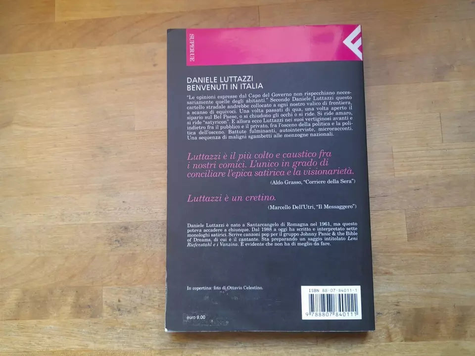 BENVENUTI IN ITALIA. DANIELE LUTTAZZI. FELTRINELLI EDITORE. COLLANA: SUPER UE. 2° EDIZIONE 2002.