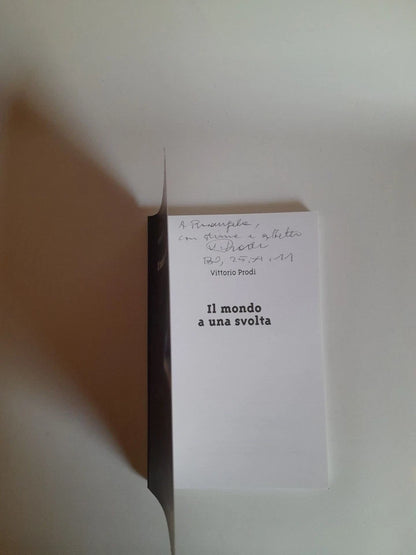 IL MONDO A UNA SVOLTA. VITTORIO PRODI. PREFAZIONE: GIANNI PITTELLA - ROSI BINDI. AGS SERVICE EDIZIONI. 1° EDIZIONE LUGLIO 2011.