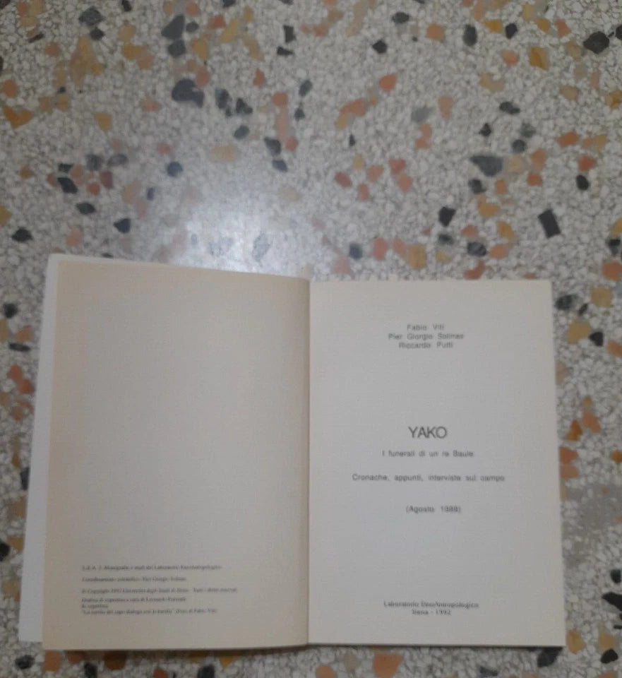 YAKO I FUNERALI DI UN RE  BAULE, CRONACHE, APPUNTI, INTERVISTE SUL CAMPO. AA.VV. COLLANA: MONOGRAFIE E STUDI 3. RISTAMPA 1992.