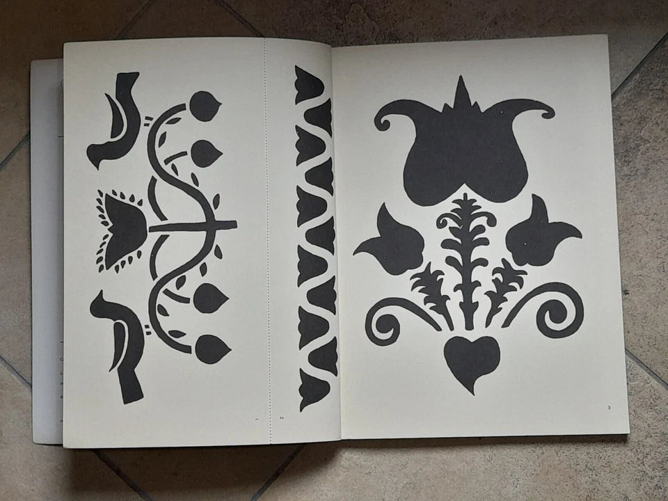 PENNSYLVANIA DUTCH CUT & USE STENCILS. JOANNE C. DAY. 47 FULL-SIZE STENCILS. DOVER PUBLICATIONS, INC., NEW YORK.  1° EDIZIONE ORIGINALE IN LINGUA INGLESE, GIUGNO 1975.