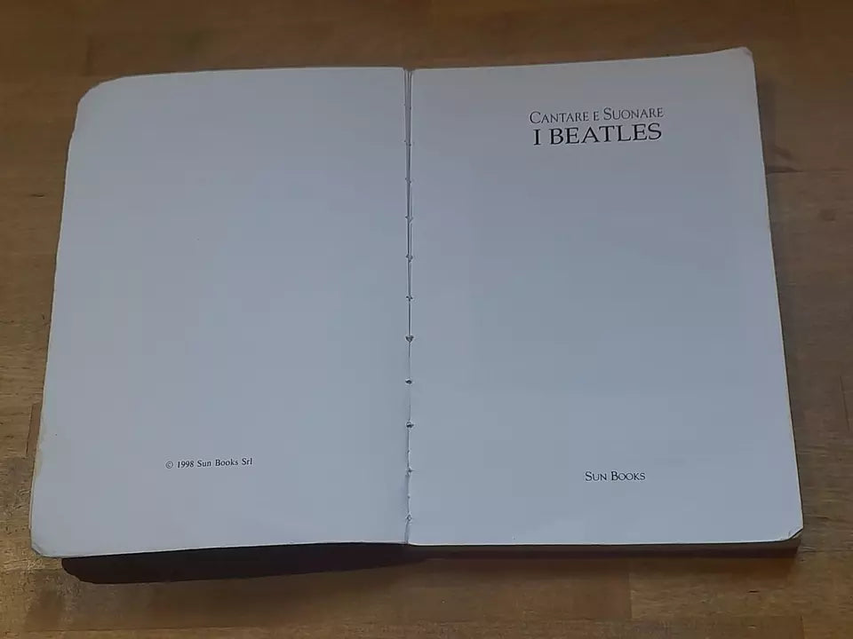 CANTARE E SUONARE LE CANZONI DEI BEATLES. AA.VV. UNION BOOK EDITORE 1998.
