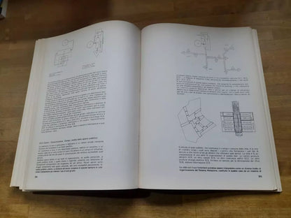 L'ARCHITETTURA DELLA EVOLUZIONE. SERGIO LOS - NATASHA PULITZER. COLLANA: STUDI SULL'INDUSTRIALIZZAZIONE 3. EDIZIONI LUIGI PARMA. 1° EDIZIONE 1977.
