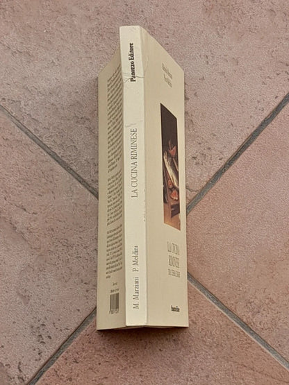 LA CUCINA RIMINESE TRA TERRA E MARE. MICHELE MARZIANI - PIERO MELDINII. PANOZZO EDITORE . 1° EDIZIONE 2005. COLLANA: MICROSTORIE 33.