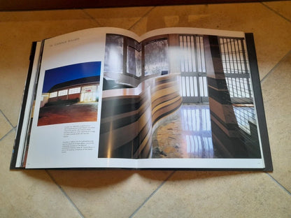 ARCHITETTURA INDUSTRIALE. GLAUCO GRESLERI - ENZO ZACCHIROLI. DAMIANI EDITORE, 2004. BILINGUE: ITALIANO - INGLESE.