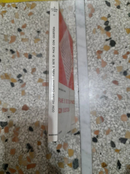 FAME E SETE DI PACE CON GIUSTIZIA. DOM HELDER CAMARA. MASSIMO EDITRICE, 1970. COLLANA: IL NOSTRO TEMPO 21.