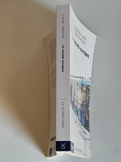 LA SOCIETA' EUROPEA. ALESSANDRO CAVALLI - ALBERTO MARTINELLI. SOCIETA' EDITRICE IL MULINO. COLLANA: LE VIE DELLA CIVILTA' - L'IDENTITA' EUROPEA. 1° EDIZIONE 2015.