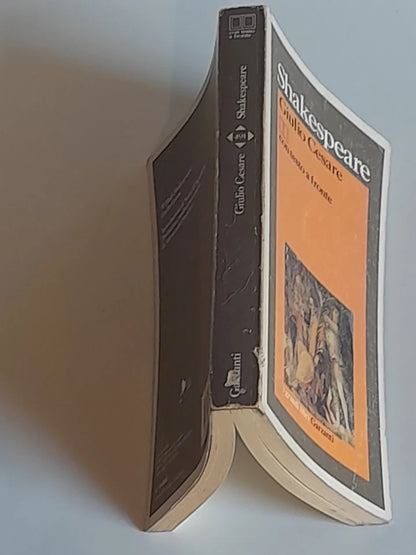 GIULIO CESARE. CON TESTO A FRONTE. WILLIAM SHAKESPEARE. GARZANTI EDITORE. COLLANA: I GRANDI LIBRI GARZANTI. 1° EDIZIONE 1993.