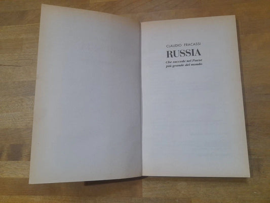 RUSSIA CHE SUCCEDE NEL PAESE PIU' GRANDE DEL MONDO. CLAUDIO FRACASSI. LIBERA INFORMAZIONE EDITRICE. 1° EDIZIONE 1996. COLLANA: I LIBRI DELL'ALTRITALIA.