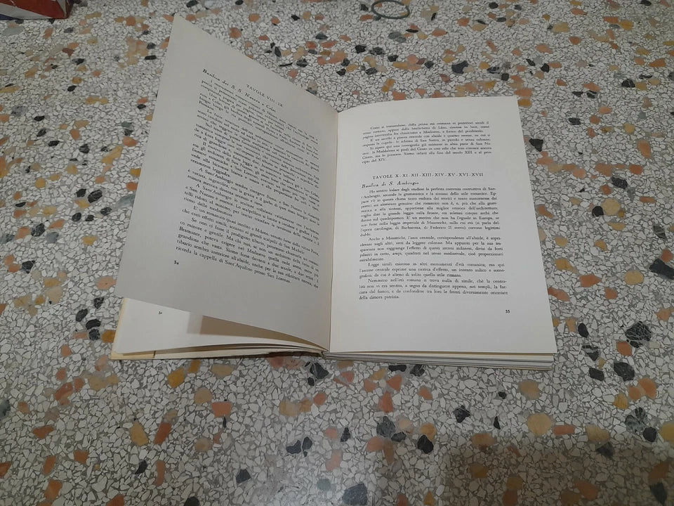 ARCHITETTURA E DECORAZIONI NELLE CHIESE DI MILANO. EVA TEA. A CURA DEL BANCO AMBROSIANO. EDIZIONE FUORI COMMERCIO 1952.