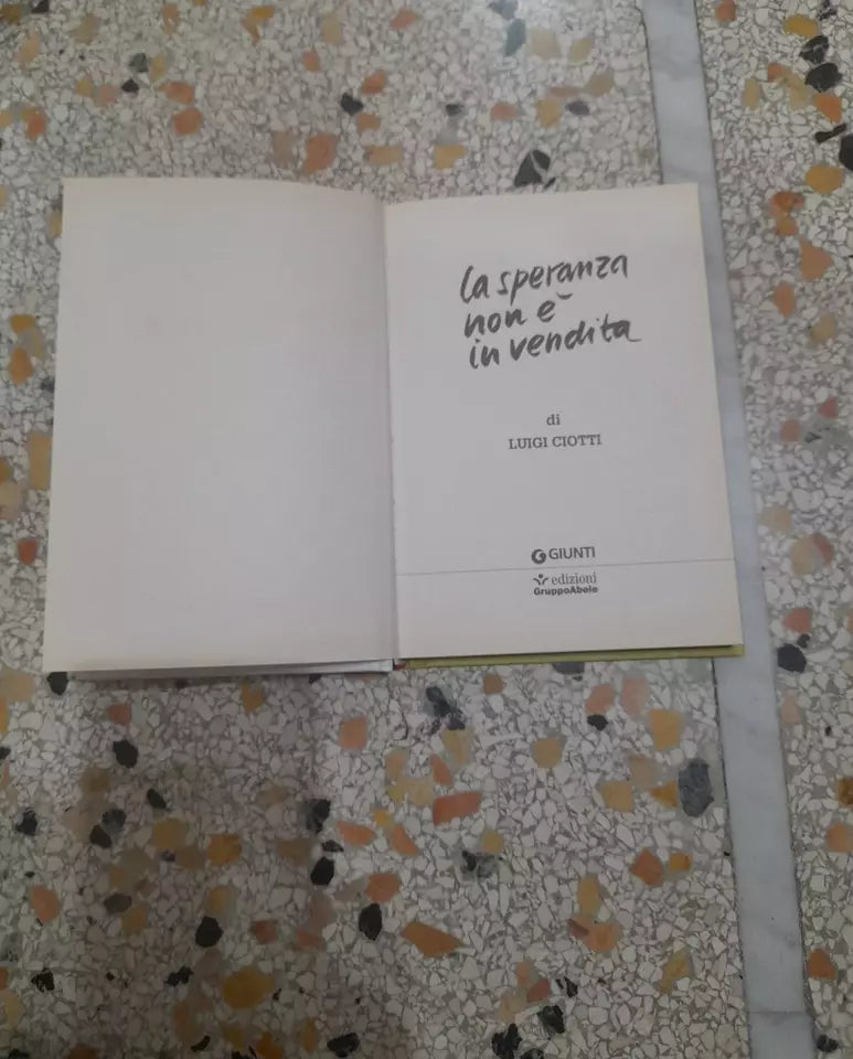 LA SPERANZA NON È IN VENDITA. LUIGI CIOTTI. GIUNTI EDIZIONI GRUPPO ABELE. 1° EDIZIONE 2011.