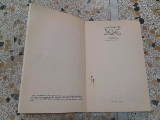 TENDENZE E ISTRUZIONE NEI PAESI OCCIDENTALI. A CURA DI VINCENZO CESAREO E MARIO REGUZZONI S.I. FRANCO ANGELI EDITORE. 1° EDIZIONE 1986.