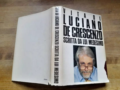 VITA DI LUCIANO DE CRESCENZO SCRITTA DA LUI MEDESIMO. 1° EDIZIONE 1989. CDE SU LICENZA MONDADORI.