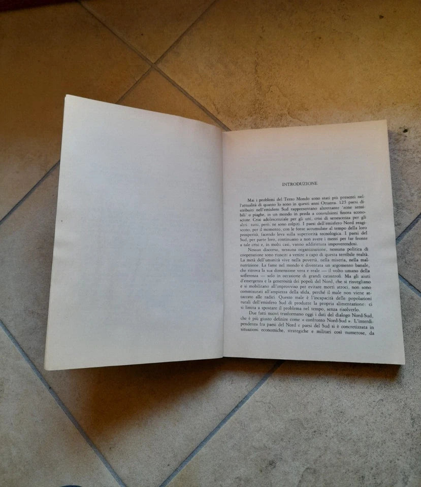 LA RIVOLUZIONE A PIEDI SCALZI. RAPPORTO AL CLUB DI ROMA. BERTRAND SCHNEIDER. SANSONI EDITORE. COLLANA: NUOVI SAGGI. RISTAMPA 1987.