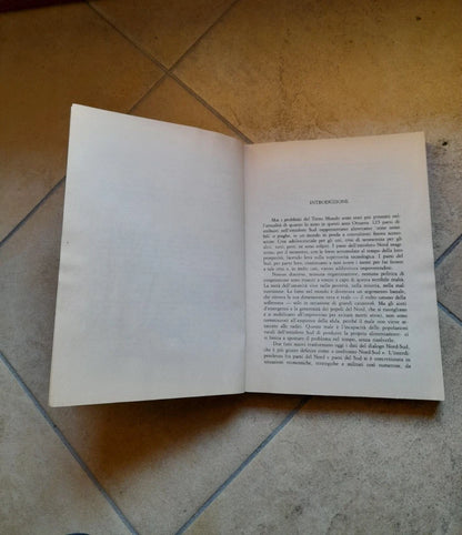 LA RIVOLUZIONE A PIEDI SCALZI. RAPPORTO AL CLUB DI ROMA. BERTRAND SCHNEIDER. SANSONI EDITORE. COLLANA: NUOVI SAGGI. RISTAMPA 1987.