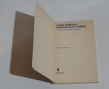 PAPPAGALLI VERDI. CRONACHE DI UN CHIRURGO DI GUERRA. GINO STRADA. FELTRINELLI EDITORE. COLLANA: UNIVERSALE ECONOMICA FELTRINELLI 1606.  4° EDIZIONE 2001.