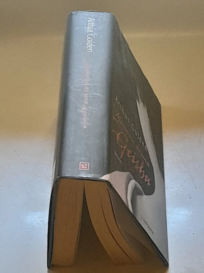 MEMORIE DI UNA GEISHA. ARTHUR GOLDEN. LONGANESI EDITORE. XV EDIZIONE 2006. COLLANA: "LA GAJA SCIENZA" VOLUME 549.