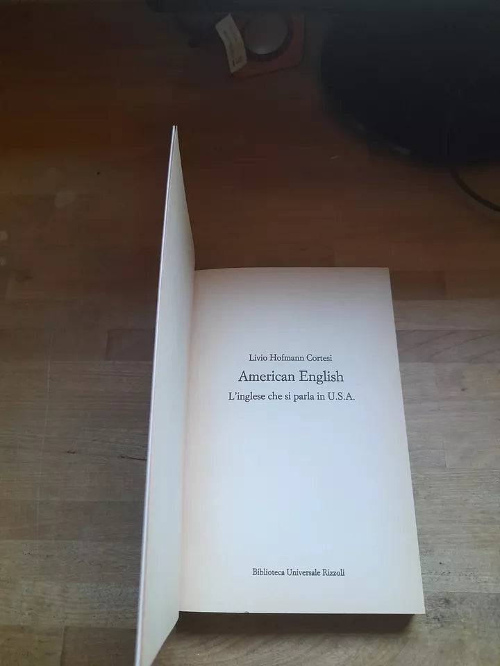 AMERICAN ENGLISH. L'INGLESE CHE SI PARLA IN U.S.A. LIVIO HOFMANN CORTESI. 1° EDIZIONE BUR 1985. COLLANA: BUR MANUALI.
