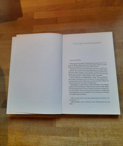 IN QUESTO MONDO DI LEADER. ALESSANDRO OBINO. CASTELVECCHI EDITORE. 1° EDIZIONE 2016. COLLANA: LE POLENE.