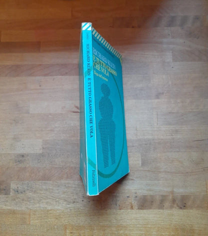 E' TUTTO GRASSO CHE VOLA. ELOGIO DELL'OPULENZA. RICHARD KLEIN. FELTRINELLI EDITORE. COLLANA: UNIVERSALE ECONOMICA FELTRINELLI 1484.  1° EDIZIONE 1998.