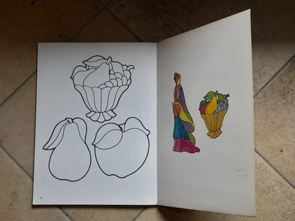 SUNCATCHERS STAINED GLASS PATTERN BOOK. CONNIE EATON. 120 DESIGNS. DOVER PUBLICATIONS, INC., NEW YORK. 1° EDIZIONE 1987.