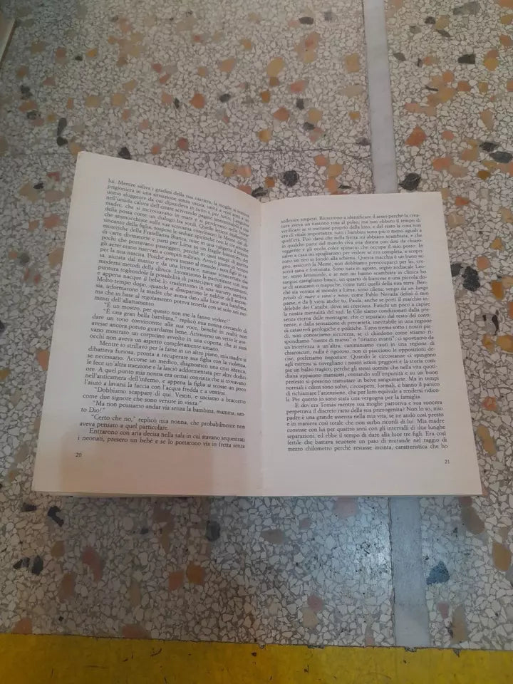 PAULA. ISABEL ALLENDE. FELTRINELLI EDITORE. COLLANA: "I NARRATORI".  13° EDIZIONE, SETTEMBRE 1995.
