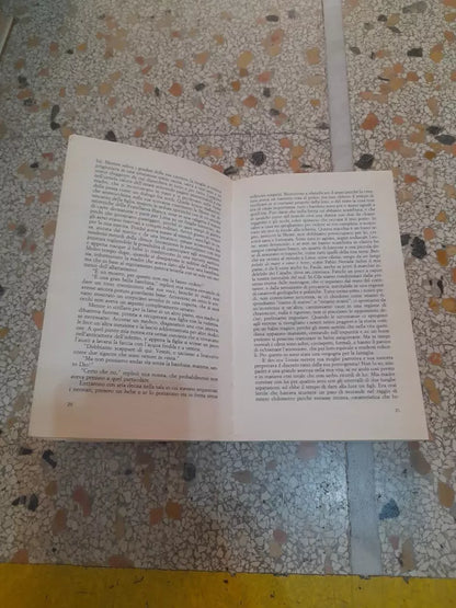 PAULA. ISABEL ALLENDE. FELTRINELLI EDITORE. COLLANA: "I NARRATORI".  13° EDIZIONE, SETTEMBRE 1995.