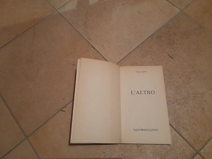 L'ALTRO. ENZO APREA. TULLIO PIRONTI EDITORE. 1° EDIZIONE APRILE 1987. COLLANA: CERCASTORIE.