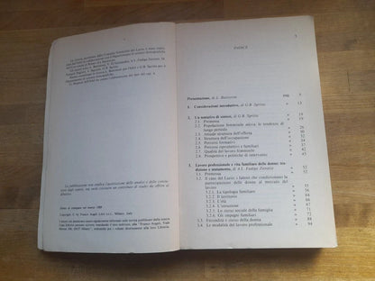 PERCORSI FEMMINILI LAVORO, FORMAZIONE E FAMIGLIA NEL LAZIO. AA.VV. FRANCO ANGELI EDITORE. RISTAMPA 1988. COLLANA: ISFOL - STRUMENTI E RICERCHE.
