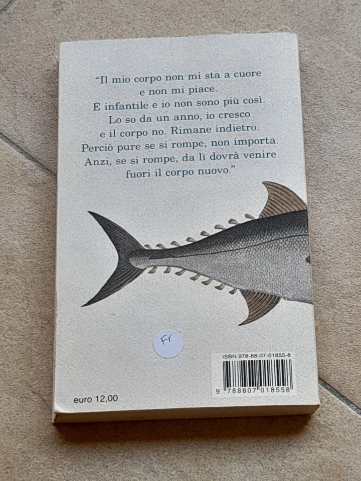 I PESCI NON CHIUDONO GLI OCCHI. ERRI DE LUCA. FELTRINELLI EDITORE. 1° EDIZIONE NE "I NARRATORI" 2011. COLLANA: I NARRATORI / FELTRINELLI.