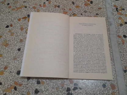 L'INDIVIDUO. RIFLESSIONI SULLA FILOSOFIA DEL SOGGETTO. ALAIN RENAUT. IPERMEDIUM LIBRI EDIZIONI. RISTAMPA 2003. COLLANA: SOCIETA' MODERNA 5.